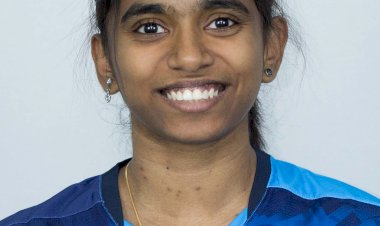 பாரிஸுக்கு   பேட்மின்டன்  போட்டிக்கு  பேர்லி-தினா  இந்திய  பெண்   பயணம்